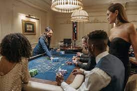 Flop dan keputusan taruhan lanjutan di Casino Hold'em
